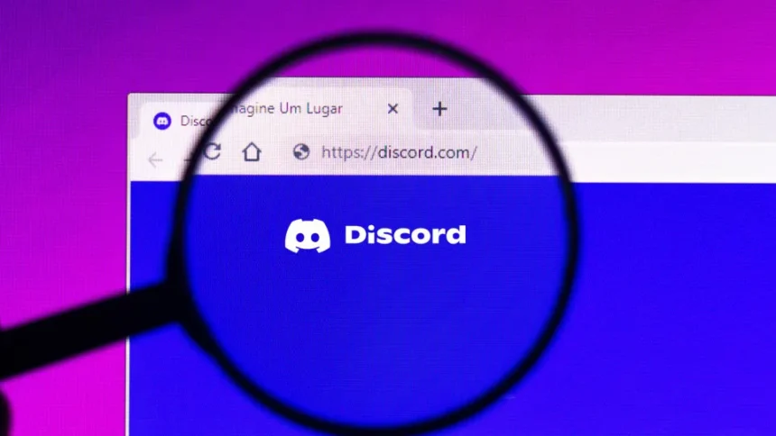 Interface do aplicativo Discord em tela de dispositivo
