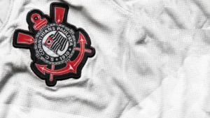 Jogadores do Corinthians em campo durante partida oficial.
