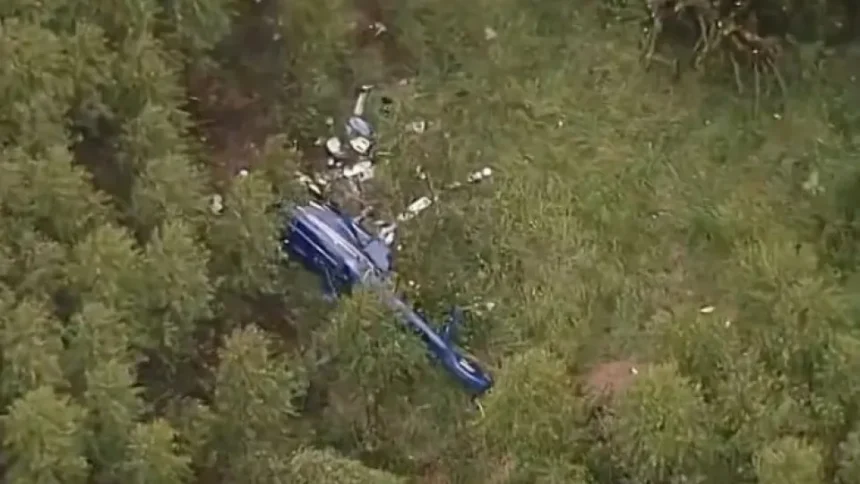 Helicóptero de resgate e bombeiros em operação na serra catarinense