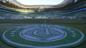 Jogadores em campo durante partida do Campeonato Brasileiro