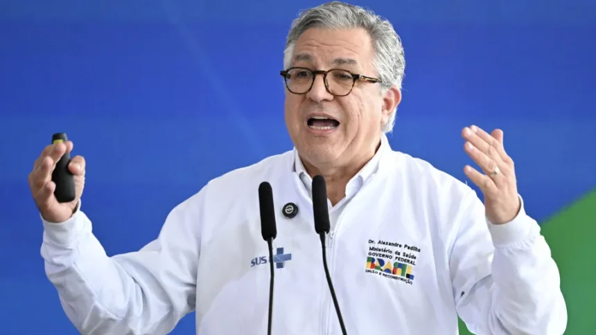 Ministro da Saúde Alexandre Padilha durante pronunciamento oficial.