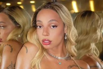 Cantora Anitta em apresentação ao vivo