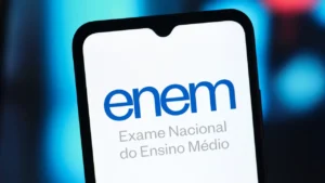 Estudantes preparando-se para o Exame Nacional do Ensino Médio