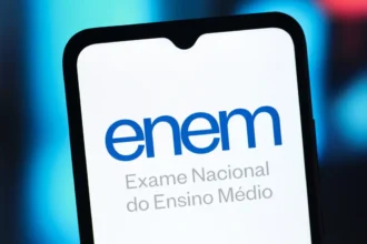 Estudantes preparando-se para o Exame Nacional do Ensino Médio