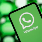 Tela de smartphone exibindo o aplicativo do WhatsApp