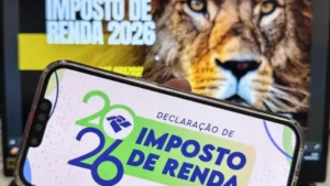 Prédio da Receita Federal em dia ensolarado