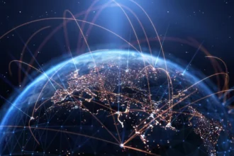 Representação do espaço sideral com satélites e tecnologia orbital