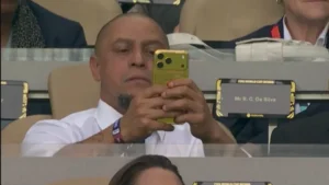 Roberto Carlos durante evento esportivo