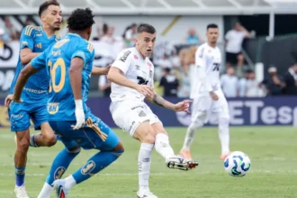 Jogadores do Santos em partida pelo Brasileirão