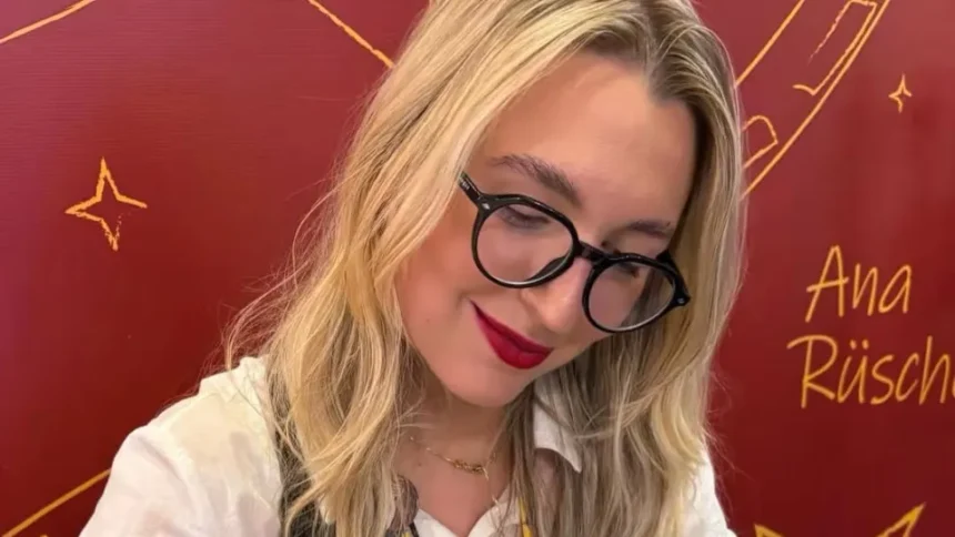 Ariani Castelo, autora de fantasia jovem