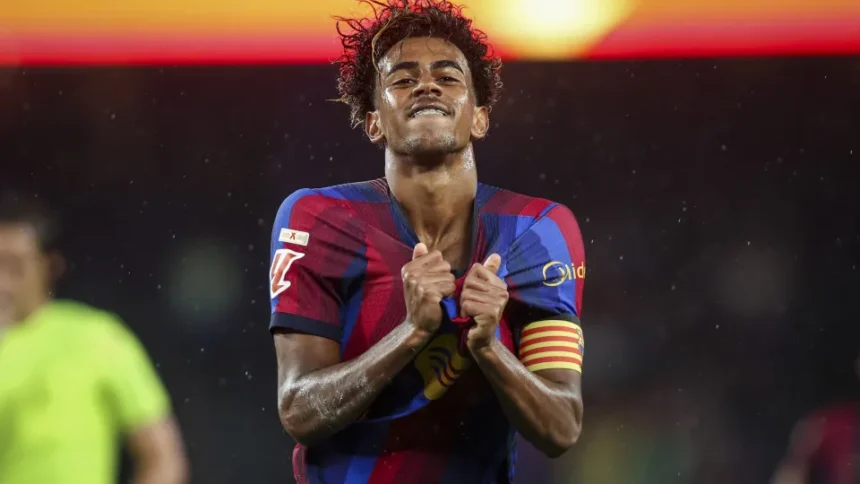 Lamine Yamal em partida oficial pelo Barcelona