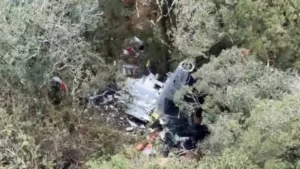 Destroços de helicóptero em área de mata na Serra Catarinense