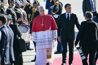 Chegada do Papa Leão XIV à França