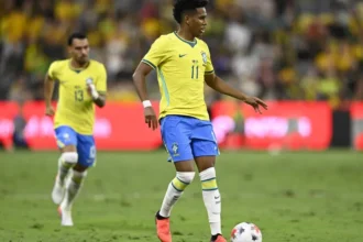 Jogadores da Seleção Brasileira em partida amistosa
