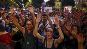 Protesto em rua de Madri contra a crise de habitação e despejos
