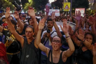 Protesto em rua de Madri contra a crise de habitação e despejos
