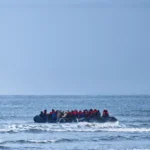 Embarcação de resgate de migrantes no mar