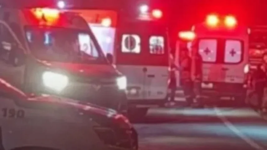 Resgate após tombamento de ônibus na rodovia