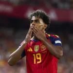 Jogadores da seleção da Espanha comemoram gol em partida oficial