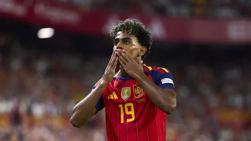 Jogadores da seleção da Espanha comemoram gol em partida oficial