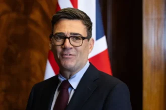 Bandeira da União Europeia em destaque institucional