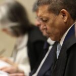 Ministro Nunes Marques durante sessão plenária extraordinária do STF