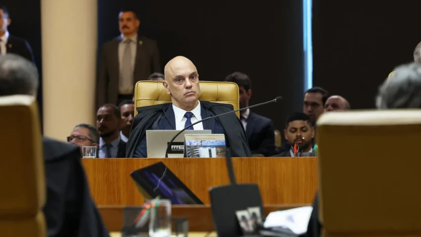 "Investigação fraudulenta": Moraes vai ao confronto aberto com Mendonça