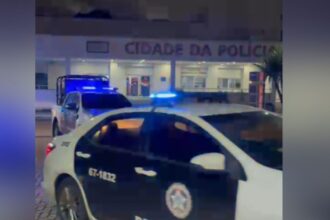Agentes da Polícia Civil do Rio de Janeiro durante operação criminal
