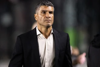 Vasco: Pedro Emanuel exalta classificação e fala sobre estádio na semifinal
