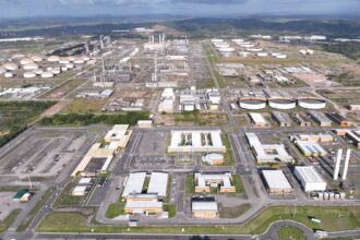 Vista aérea da Refinaria Abreu e Lima da Petrobras em Pernambuco