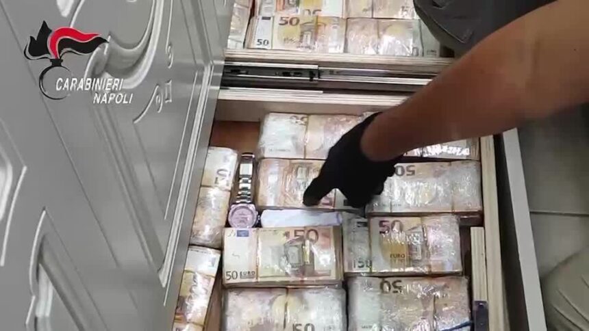 Polícia da Itália prende 34 pessoas e apreende milhões de euros e parede de casas