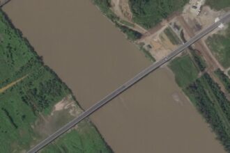 Ponte rodoviária sobre o rio Tumen entre Rússia e Coreia do Norte