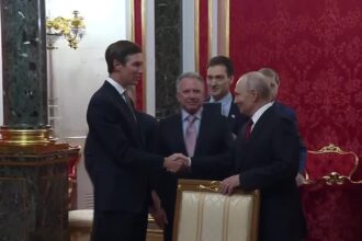 Vladimir Putin durante reunião sobre a guerra na Ucrânia