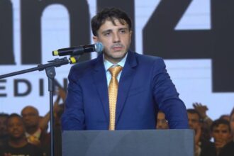 Candidato à Presidência pelo Missão, Renan Santos, participa de evento do partido em São Paulo