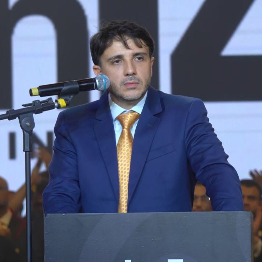 Candidato à Presidência pelo Missão, Renan Santos, participa de evento do partido em São Paulo
