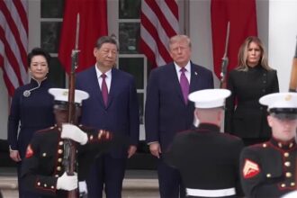 Presidente dos EUA, Donald Trump, ao lado do presidente da China, Xi Jinping 23 de setembro de 2026 REUTERS/Kevin Lamarque