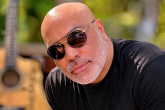 Cantor teve trabalhos antes de conseguir se sustentar com a música