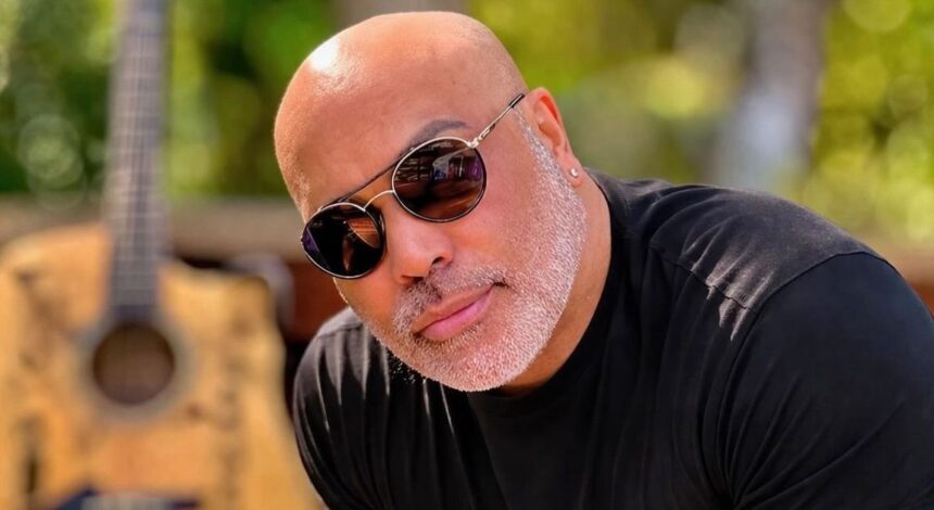 Cantor teve trabalhos antes de conseguir se sustentar com a música