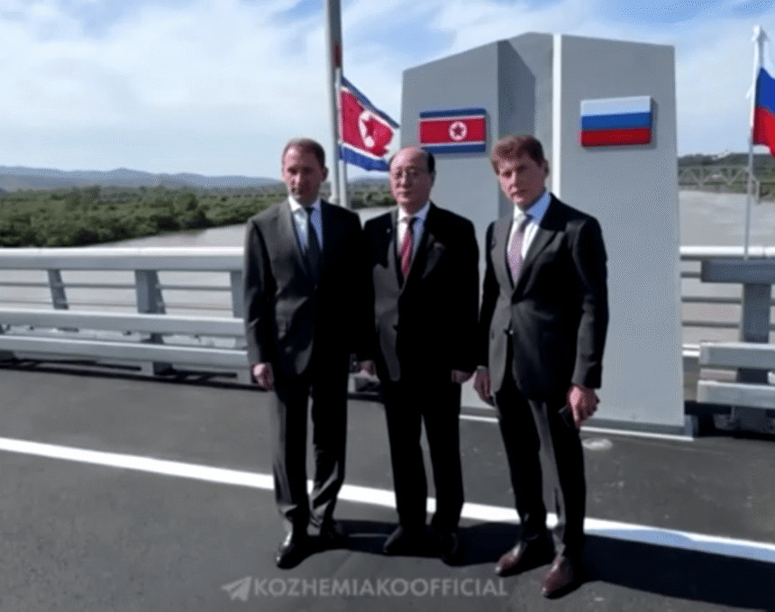 Ponte rodoviária entre Rússia e Coreia do Norte sobre o rio Tumen
