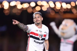 Luciano desabafa após eliminação do São Paulo: "Nunca recebi em dia"