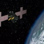 Ilustração conceitual de satélite em órbita da Terra