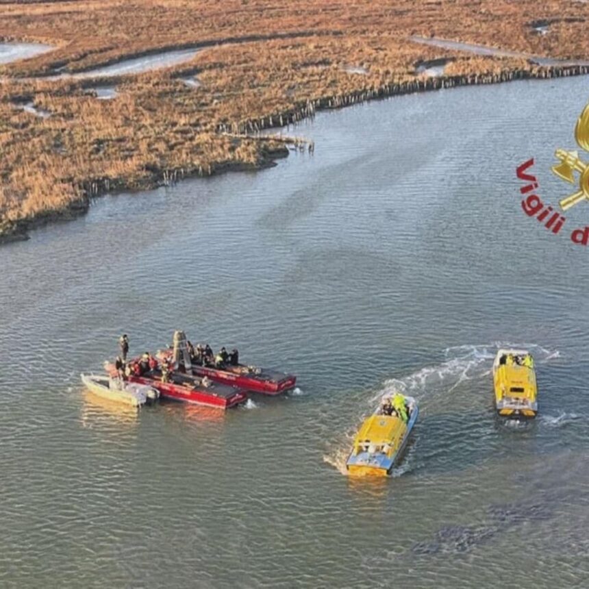 Equipes de resgate atuam na lagoa de Veneza