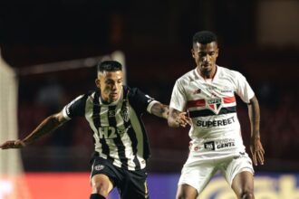 Jogadores do São Paulo durante partida contra o Atlético-MG