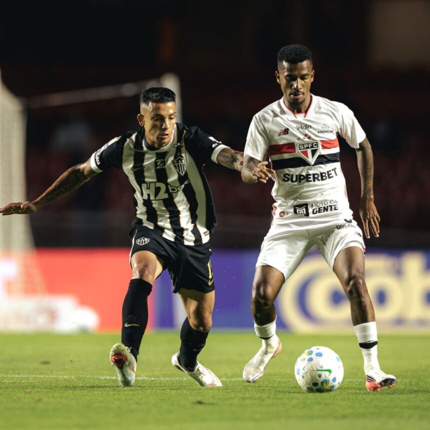 Jogadores do São Paulo durante partida contra o Atlético-MG