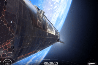 Nave Starship da SpaceX durante teste de lançamento