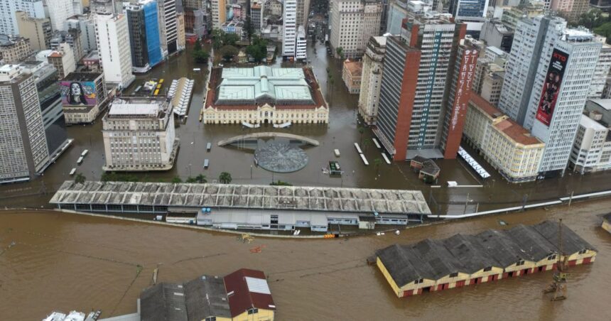 Enchentes como a de Porto Alegre prejudicam a rotina de escolas e estudantes