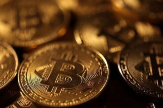 Bitcoin em queda diante de expectativas sobre juros nos Estados Unidos
