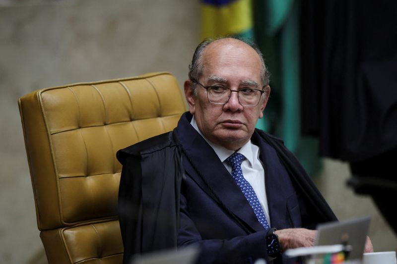 Gilmar Mendes e André Mendonça trocam críticas no STF