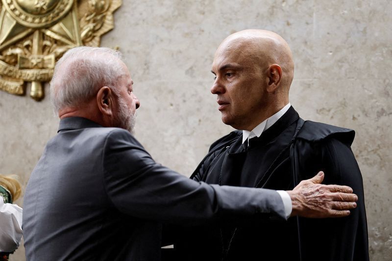 Lula tenta se afastar de Moraes antes de sessão no STF