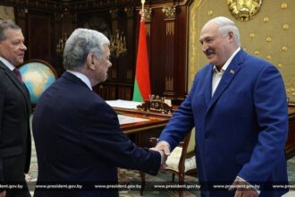 John Coale durante missão diplomática em Belarus